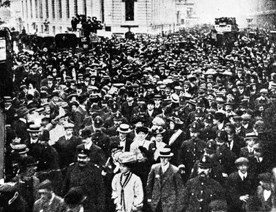 Mrs. Pankhurst führt die Deputation, ca. 1908 von English Photographer